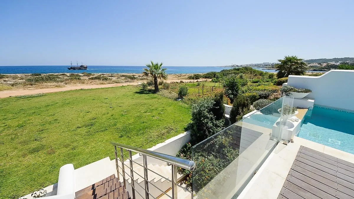 Vakantiehuis Luxury Bay View Villa 28 Right On The Beach Protaras